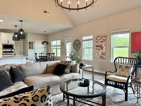 3rd image of 50 Chapman Farm Rd