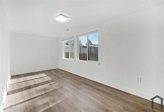 3rd image of 2875 Chase St