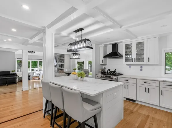 1200 Salem St APT 119, Lynnfield, MA 01940
