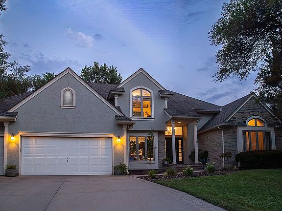 2nd image of 3300 Thunderbird Dr