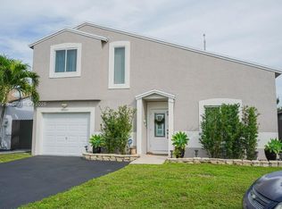 Country Lake Homes 2nd Ad, Hialeah, FL 33015