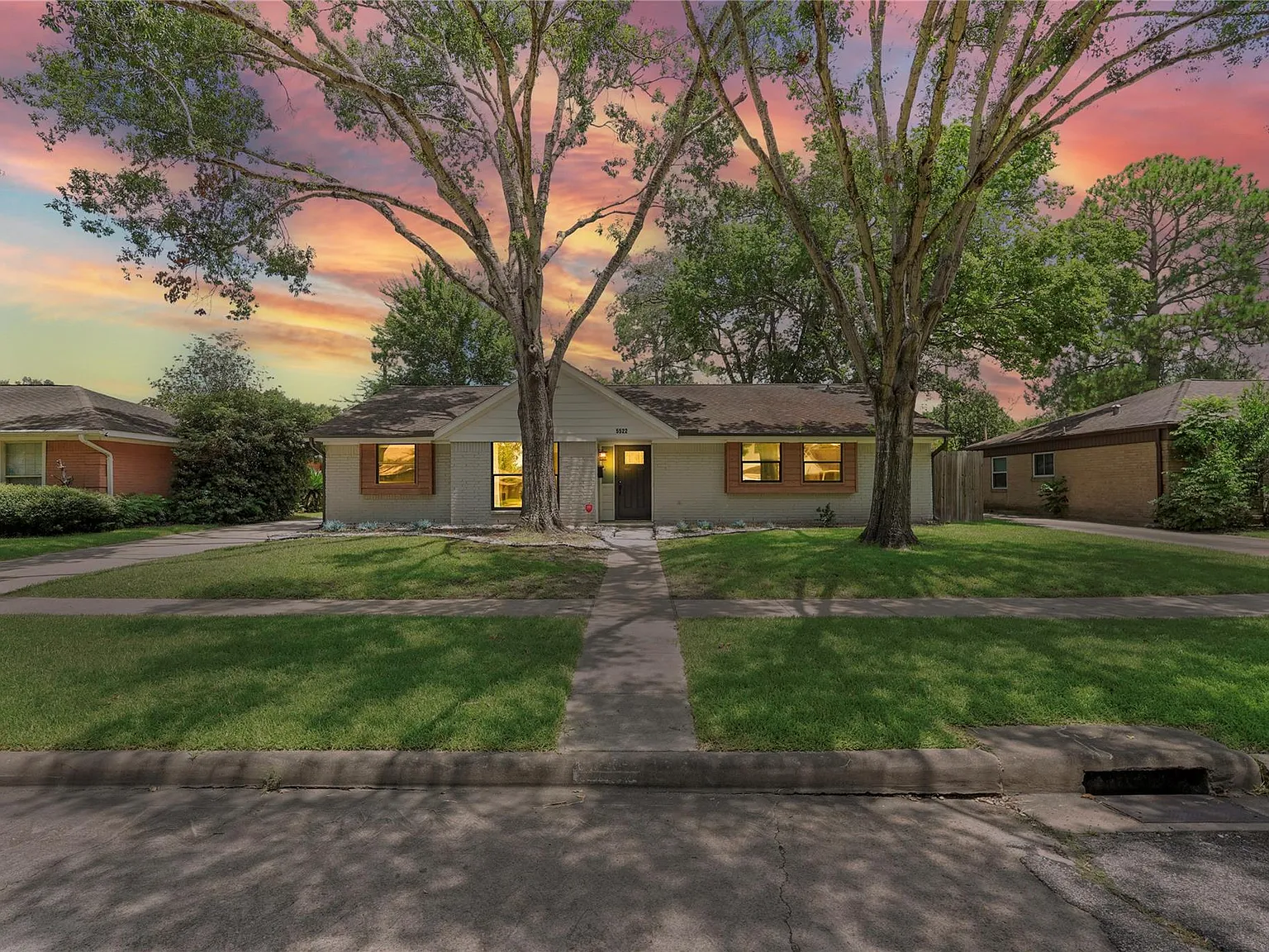 3 bed, 2.0 bath, 1924 sqft, $3,100 — Photo 2