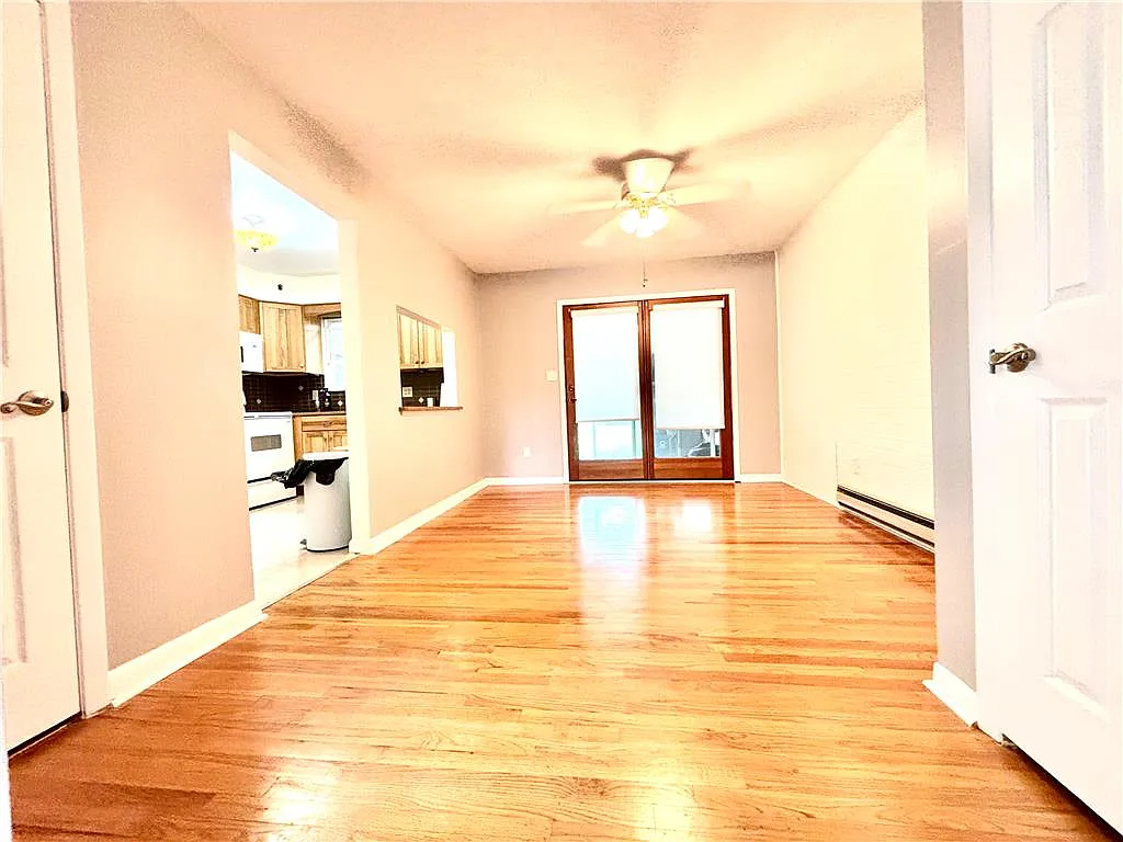 3 bed, 1.5 bath, 1360 sqft, $2,075 — Photo 3