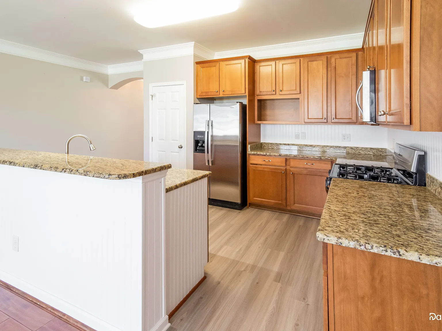 4 bed, 2.5 bath, 2330 sqft, $2,500 — Photo 3