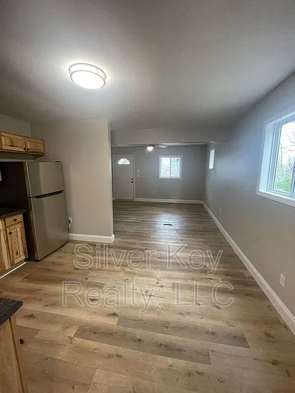 2 bed, 1.0 bath, $1,195 — Photo 3