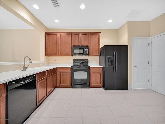 5th image of 13329 Stone Pond Dr