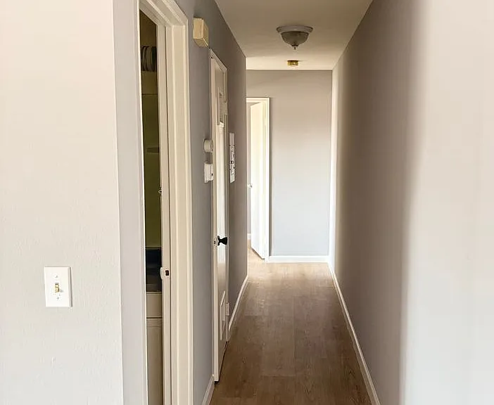 927 S Charlotte Ave — Photo 4