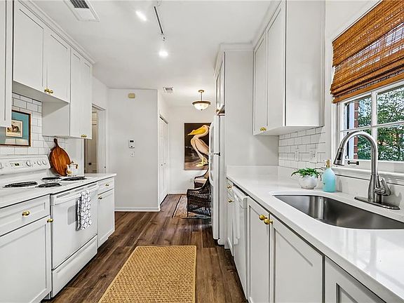 2nd image of 3669 Peachtree Rd NE APT 2C