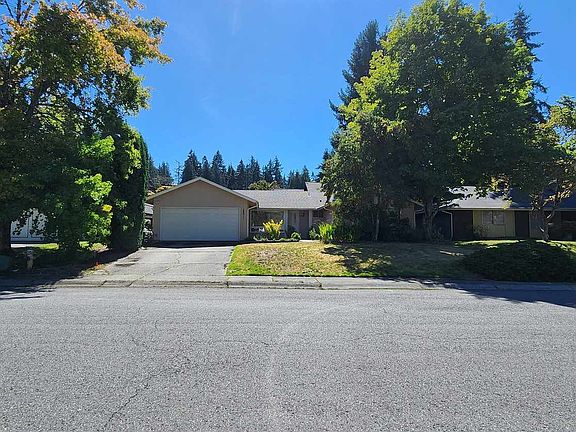 2nd image of 16811 NE 32nd St