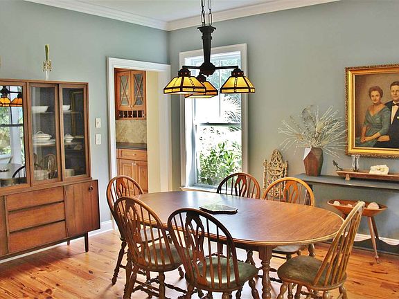 4th image of 128 Morgan Ave