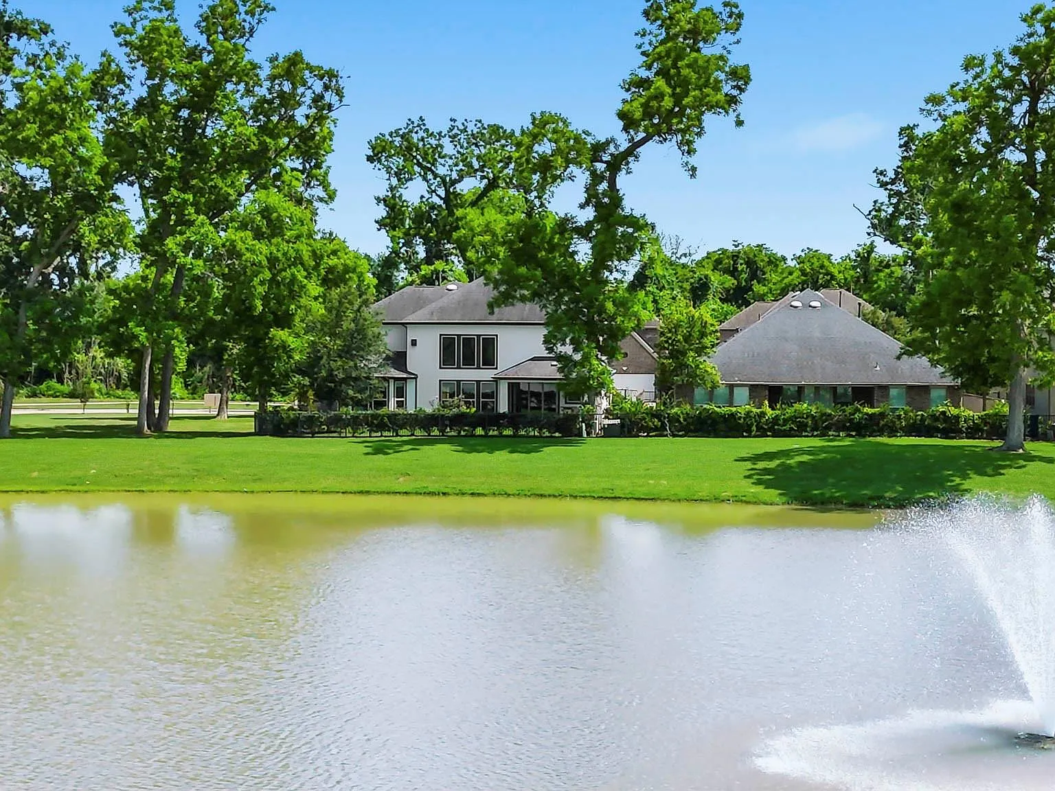 4 bed, 3.5 bath, 3355 sqft, $4,500 — Photo 3