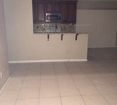 4th image of 1435 Tiverton Dr