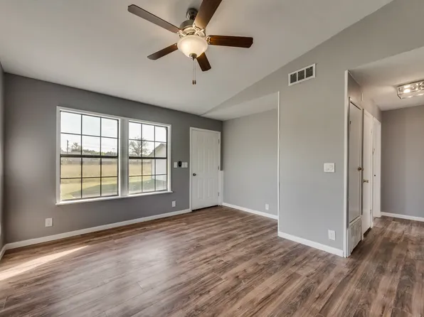 113 Kelly Ln, Seven Points, TX 75143