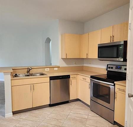 5th image of 106 SW Peacock Blvd #4202