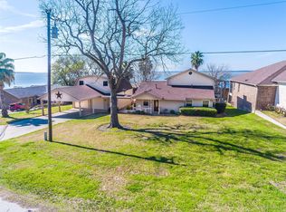 484 Bridgelanding, Onalaska, TX 77360