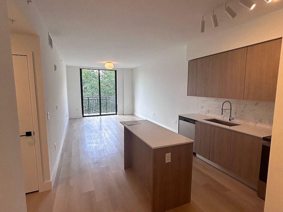1st image of 2530 NE 182nd St #A2