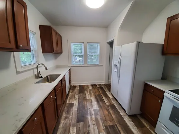 3214 E University Ave, Des Moines, IA 50317