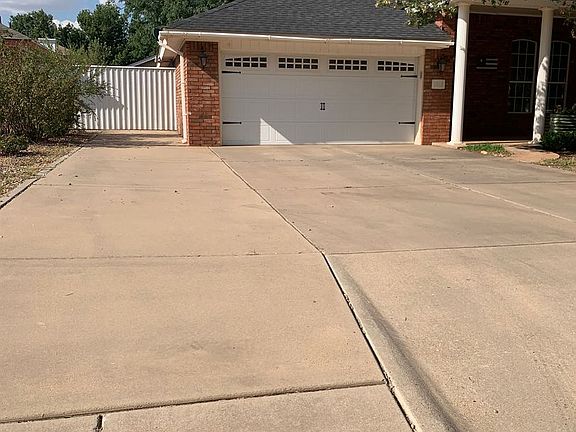 2nd image of 1012 Rosewood Dr