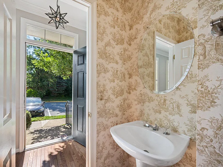 1319 Vintage Pl — Photo 27