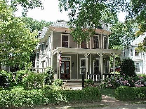 1st image of 218 Chestnut St