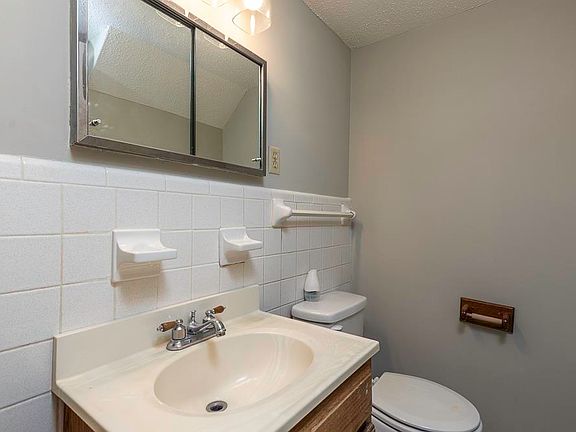 2nd image of 3639 Huckleberry St