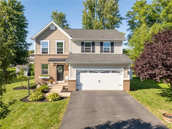 67 Tuscany Ln, Webster, NY 14580