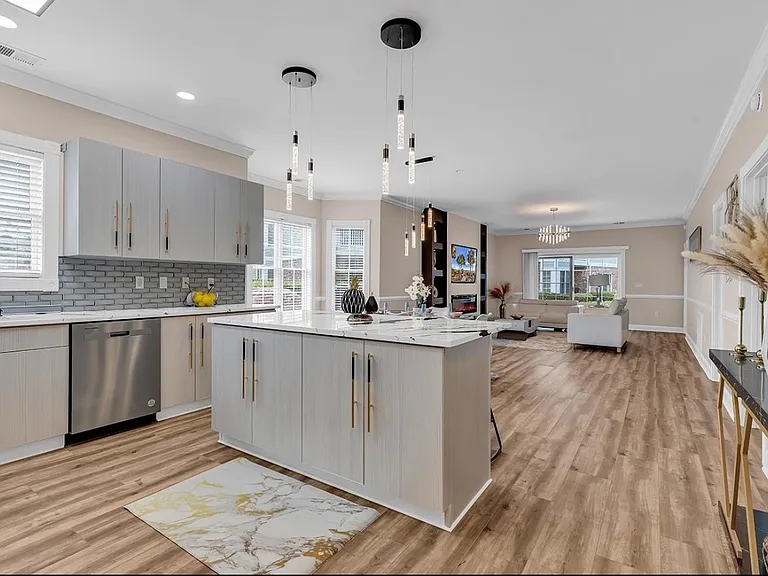 4821 Luster Leaf Cir #101 — Photo 13