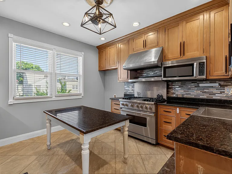 257 Kennedy Blvd — Photo 14