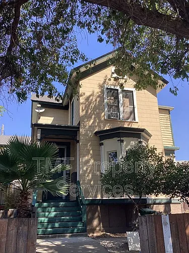527 E Lindsay St #2 Photo 1