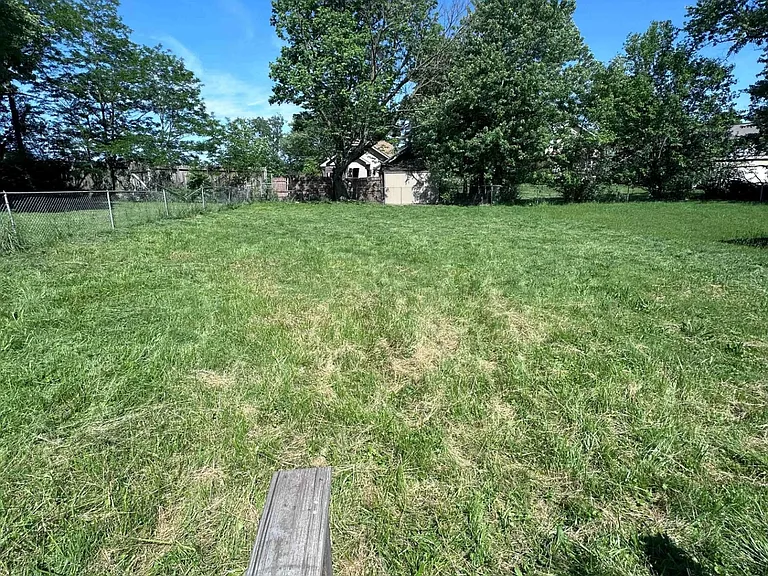 43 1/2 Eleanor Ave — Photo 3