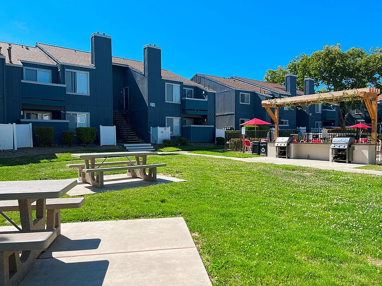 Sierra Ridge Apartments — Photo 56