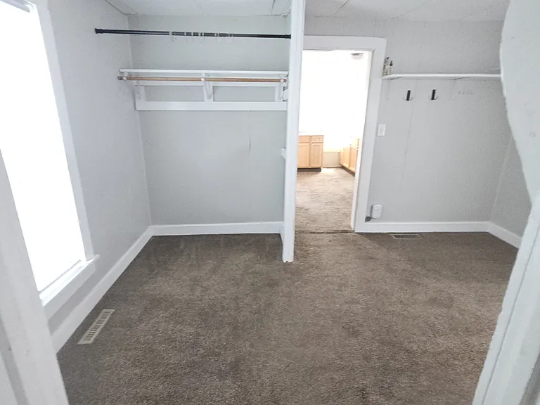 1427 Lincoln St — Photo 3
