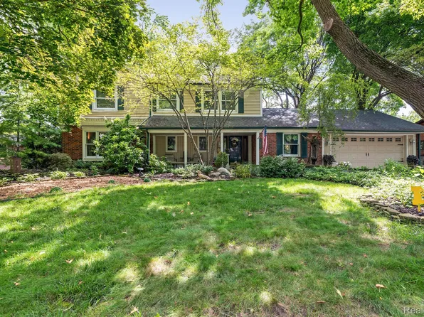 28701 Oak Point Dr, Farmington Hills, MI 48331
