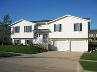 111 Meadow Ln, La Porte City, IA 50651