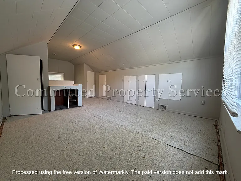 19739 Oakfield St — Photo 6