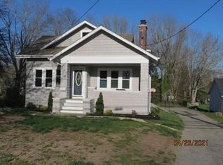 2038 County St, Somerset, MA 02726