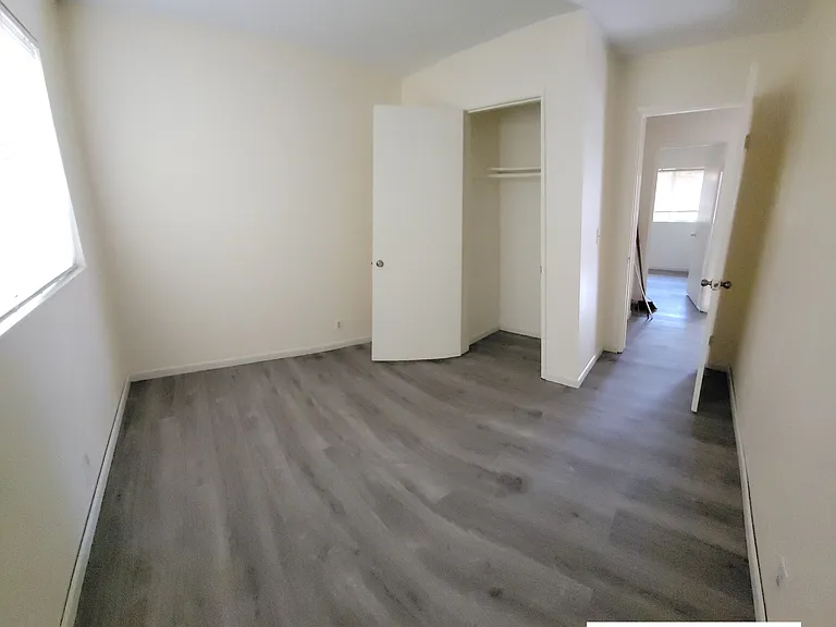1913 Edgestone Cir — Photo 2