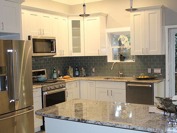 3rd image of 501 West Broadway