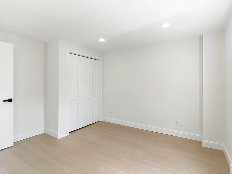 475 Burnside St — Photo 6