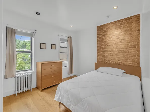 697 Jefferson Avenue image 18 of 22