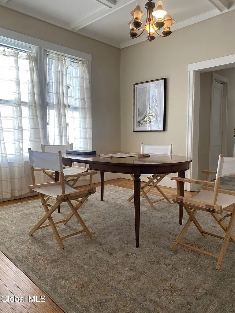 4 bed, 2.5 bath, 2088 sqft, $4,000 — Photo 4