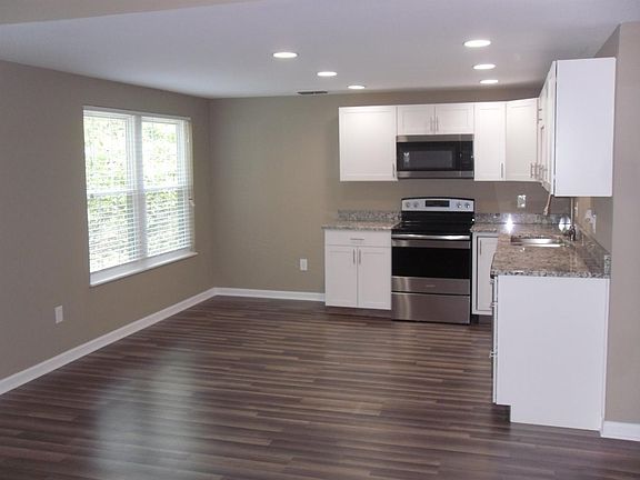 5th image of 21 Nicolson Cir #H1
