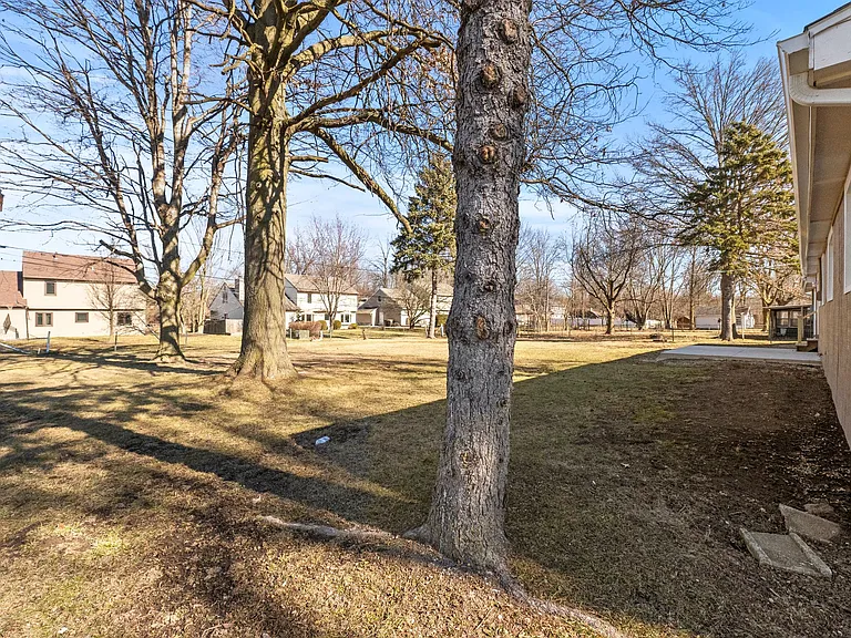 1514 W Dupont Rd — Photo 36