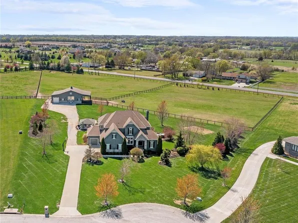 3725 W 198th St, Stilwell, KS 66085
