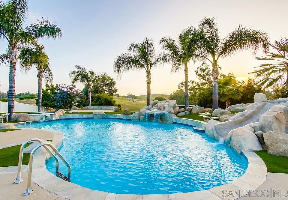 1st image of 1233 Avenida Naranja