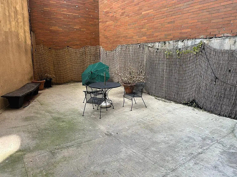311 E 38th St #1C — Photo 1