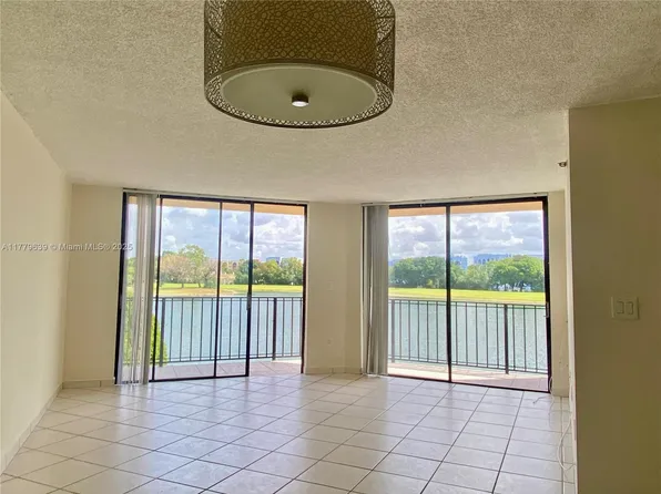 9688 Fontainebleau Blvd APT 208, Miami, FL 33172