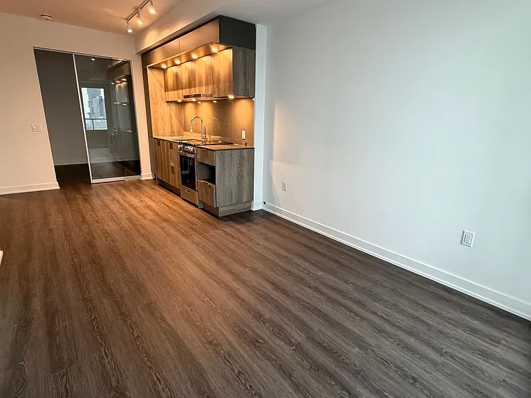 448 Burnhamthorpe Rd W #1806 — Photo 3