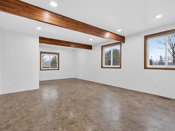 4th image of 2951 N Huron Rd