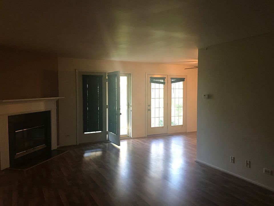 1st image of 126 Stirling Ln Unit W1
